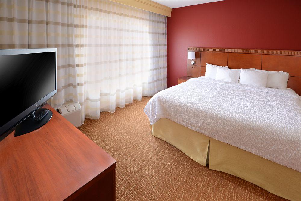 Courtyard By Marriott Dallas Parkway At Preston Road 3*